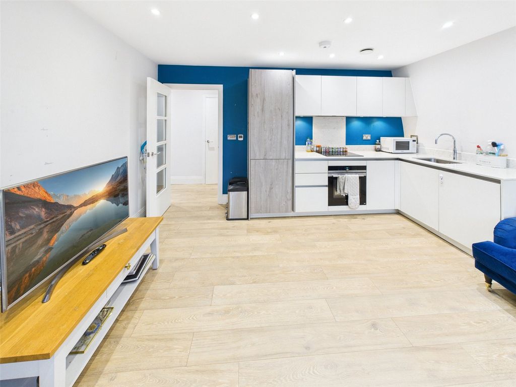 Property photo 3 of 9 Picture No. 11