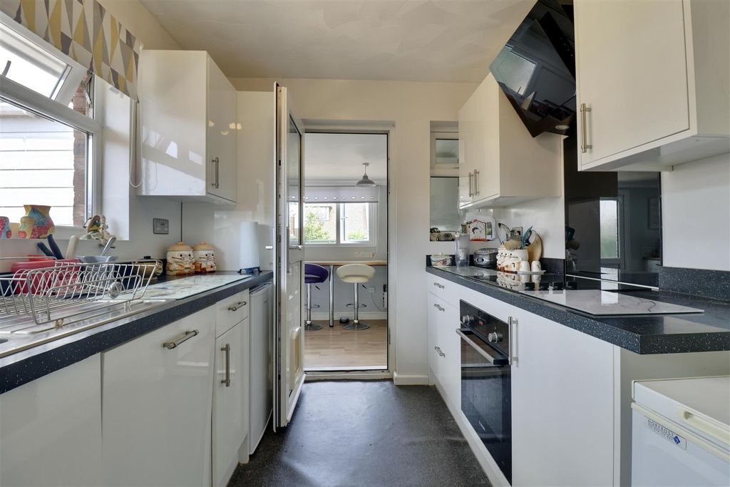 Property photo 3 of 15 Kitchen