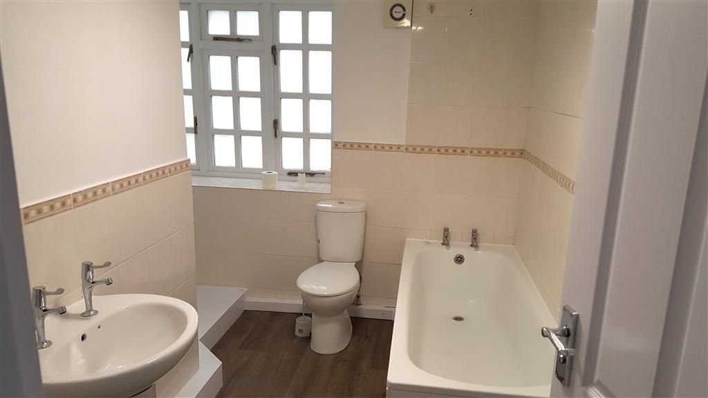 Property photo 2 of 6 Bathroom