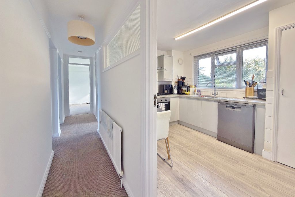 Property photo 2 of 14 5586932