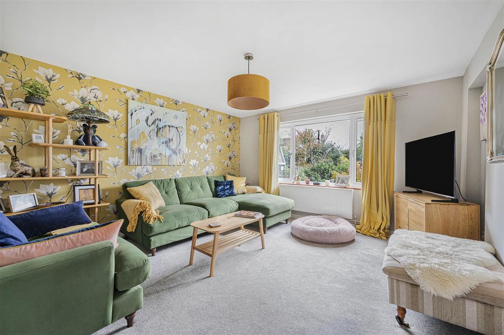 Property photo 3 of 27 Living Room