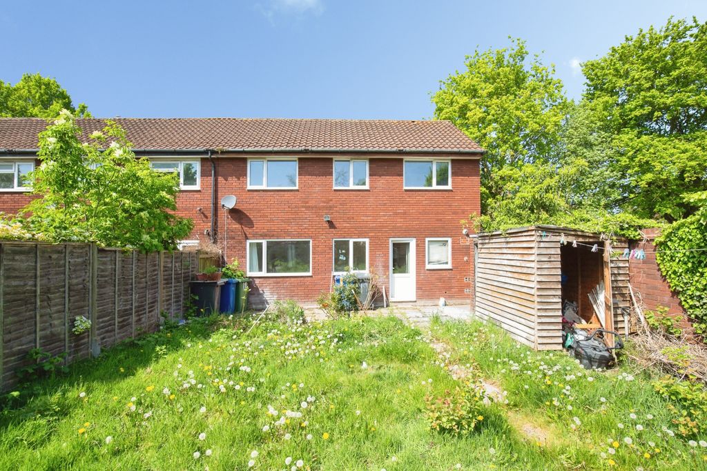 Property photo 3 of 16 79169c5c-Mw26-102