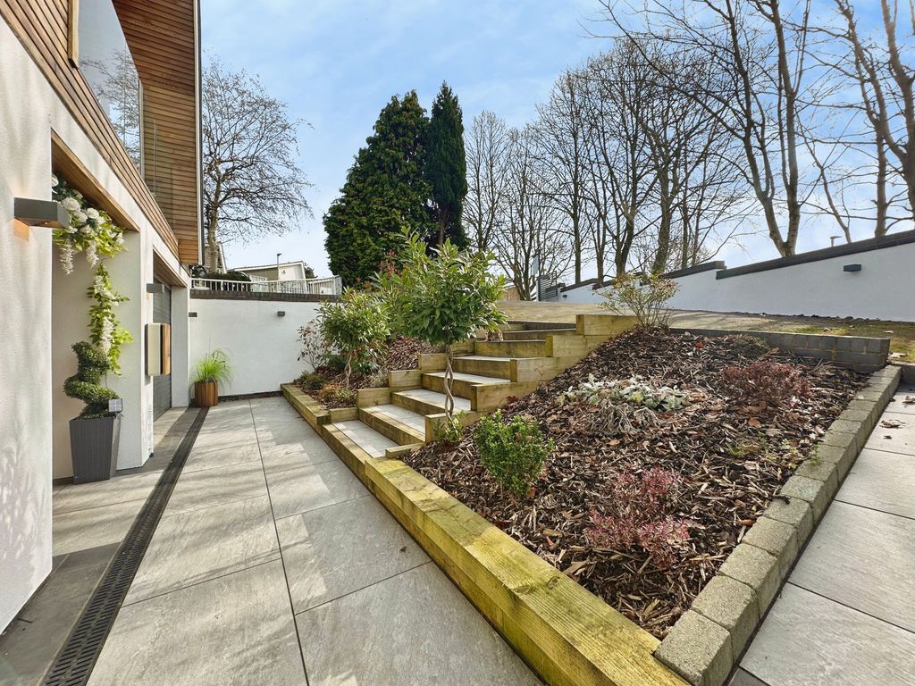 Property photo 3 of 69