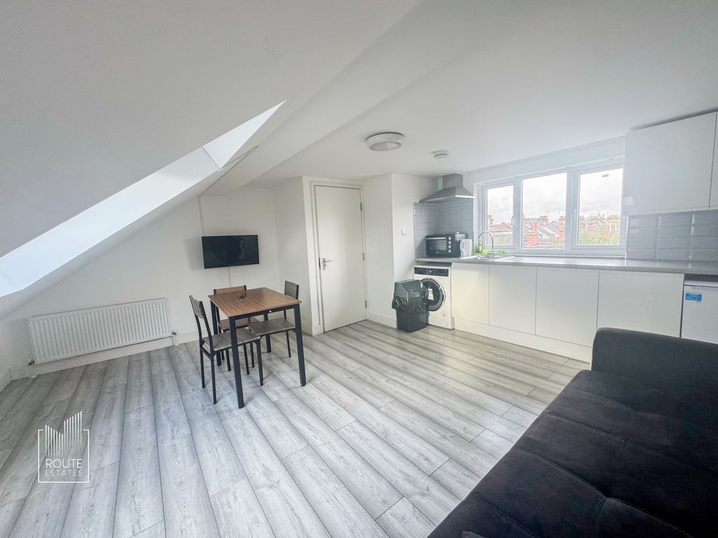 Property photo 1 of 7 Photo 5