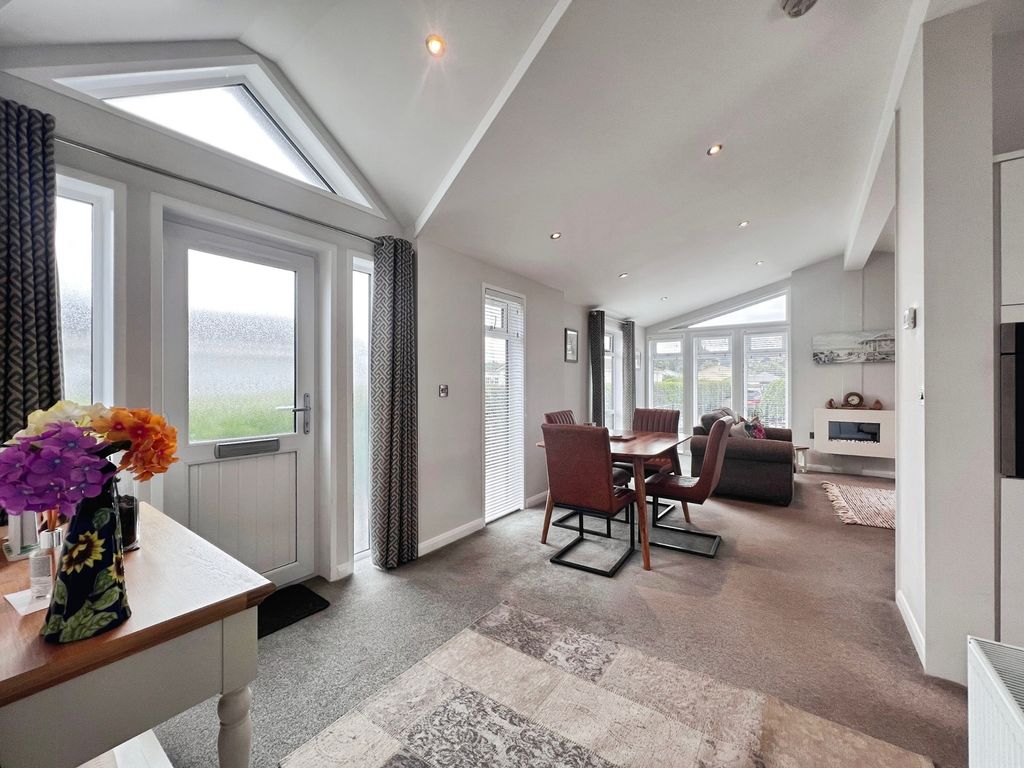 Property photo 3 of 15 Pbox-Img.Jpg