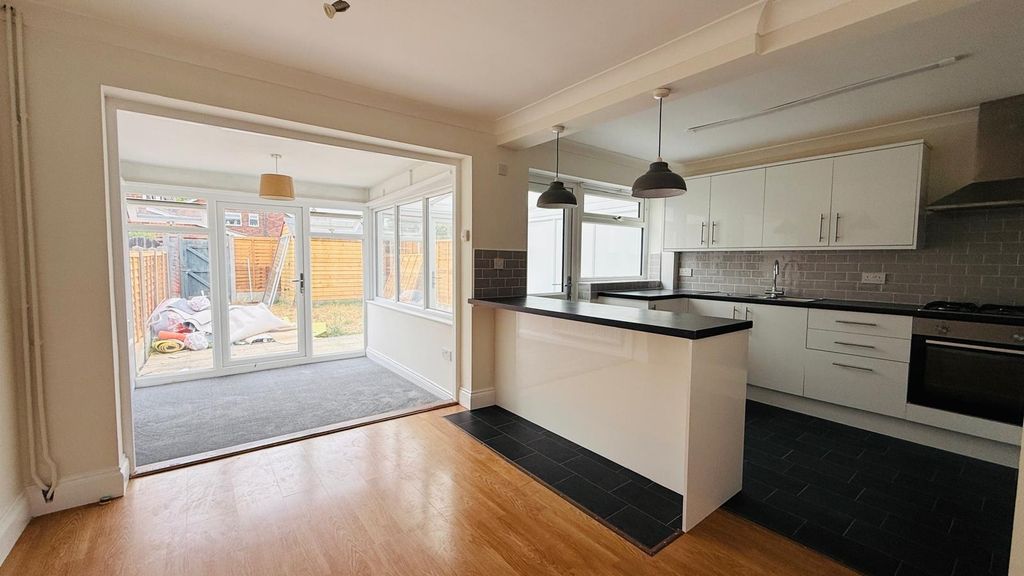 Property photo 3 of 15 5422795