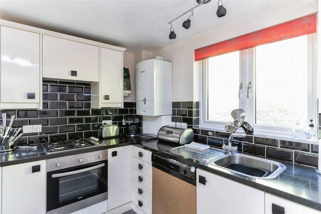 Property photo 3 of 25 Kitchen