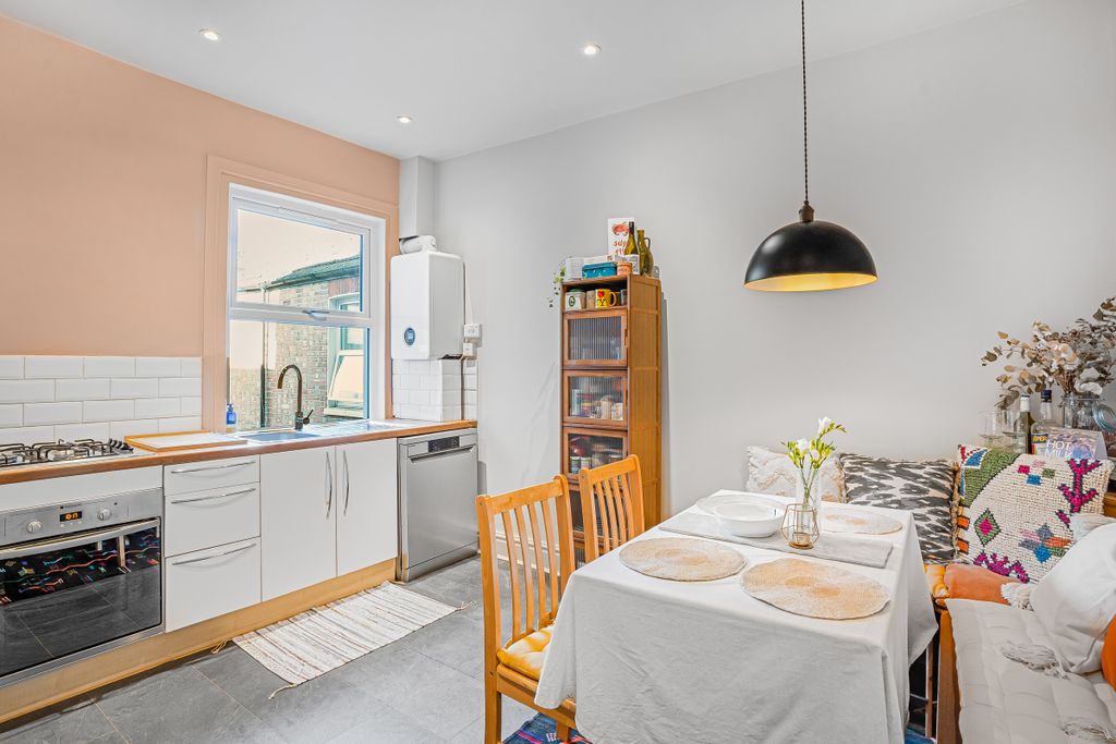 Property photo 2 of 16 Windmill Road (4)