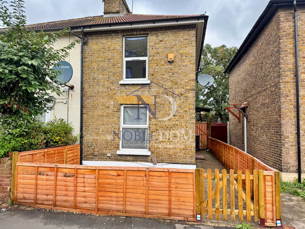 Property photo 1 of 11 3 Bedroom 2 Bathroom Semi-Detached House In Hounslow