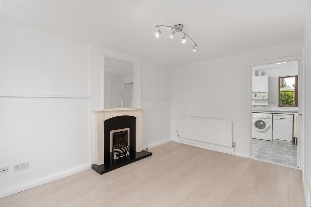 Property photo 2 of 12 50 Hillside Close, Banbury-3.Jpg