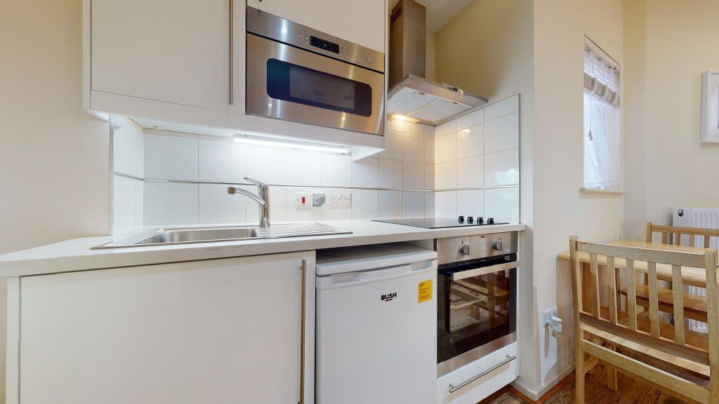 Property photo 2 of 12 Kitchen