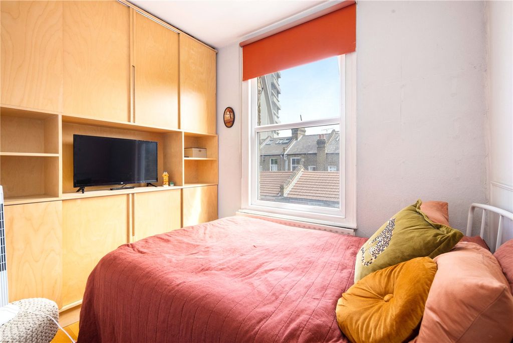 Property photo 3 of 8 Bedroom 1