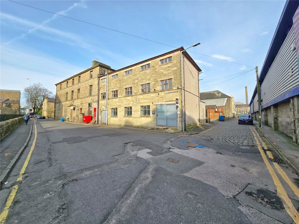 Property photo 1 of 22 Corner Building
