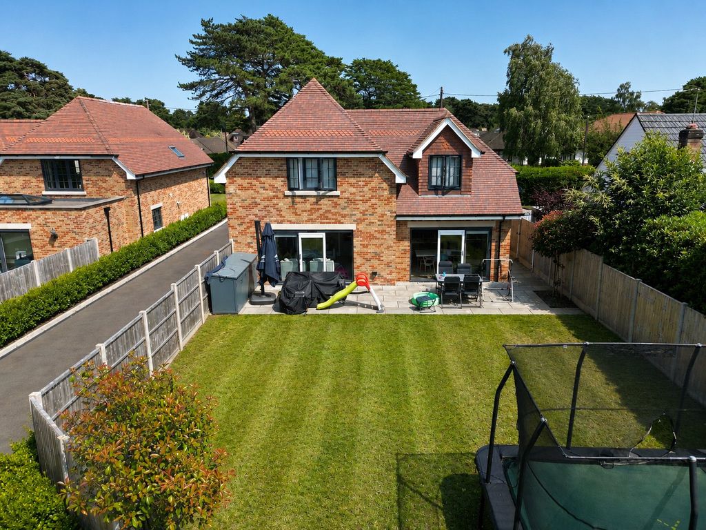 Property photo 2 of 18 Picture No. 33