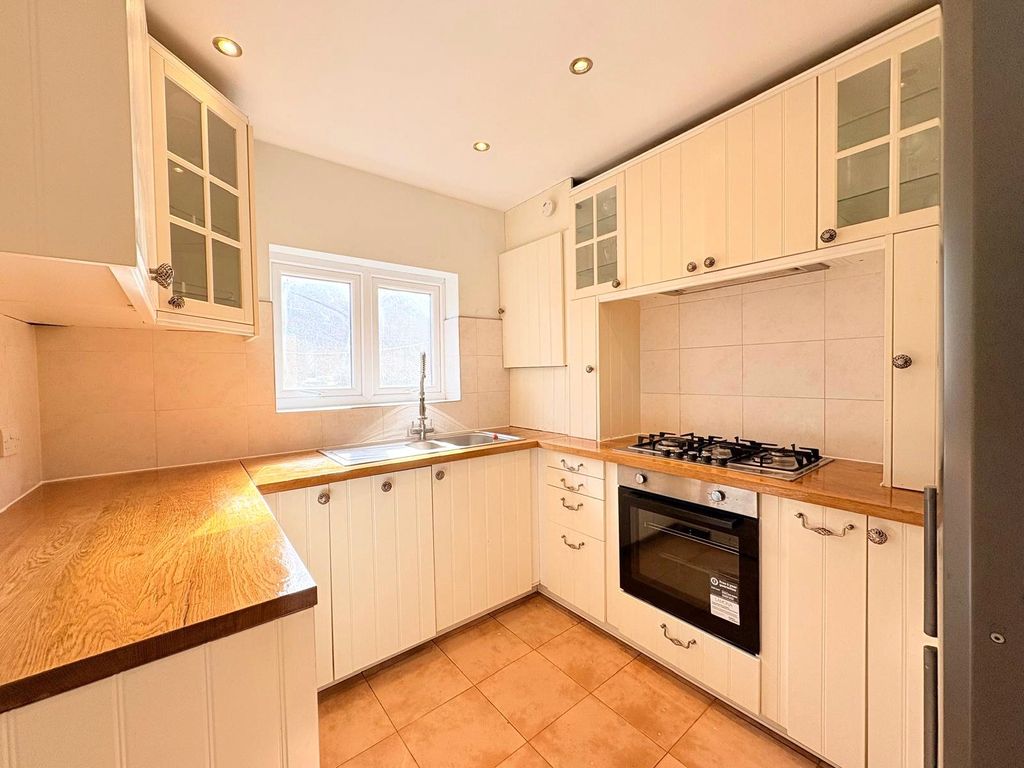 Property photo 2 of 8 Picture No. 14