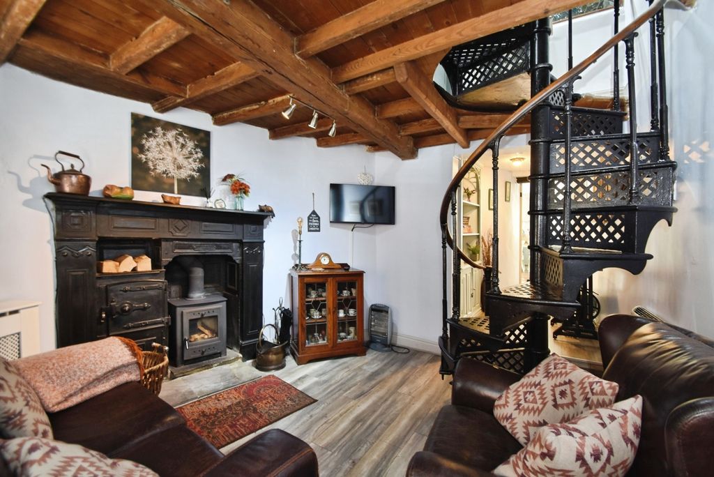 Property photo 2 of 31 Pbox-Img.Jpg