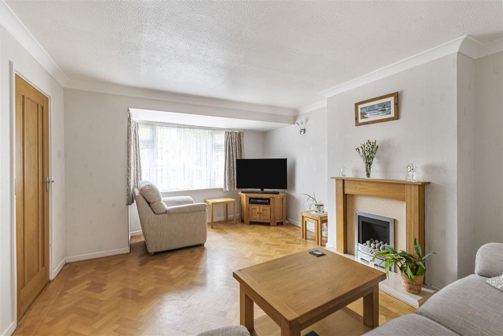 Property photo 3 of 27