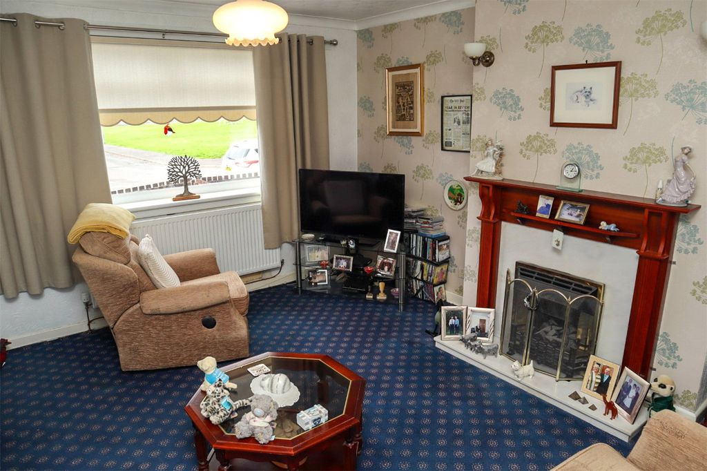 Property photo 2 of 14 Lounge