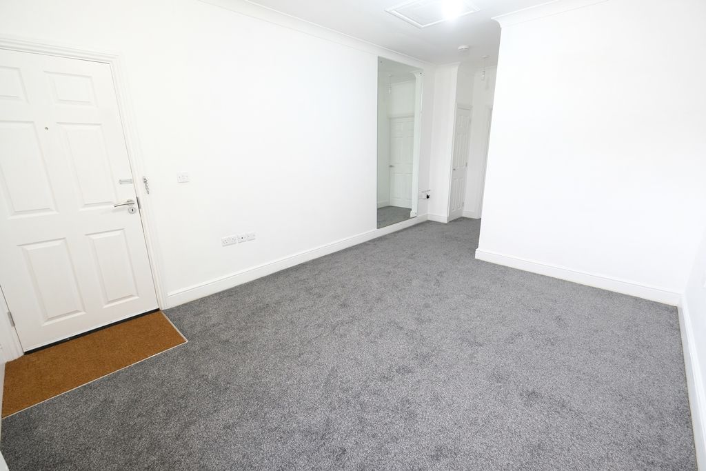 Property photo 2 of 8 Studio Room