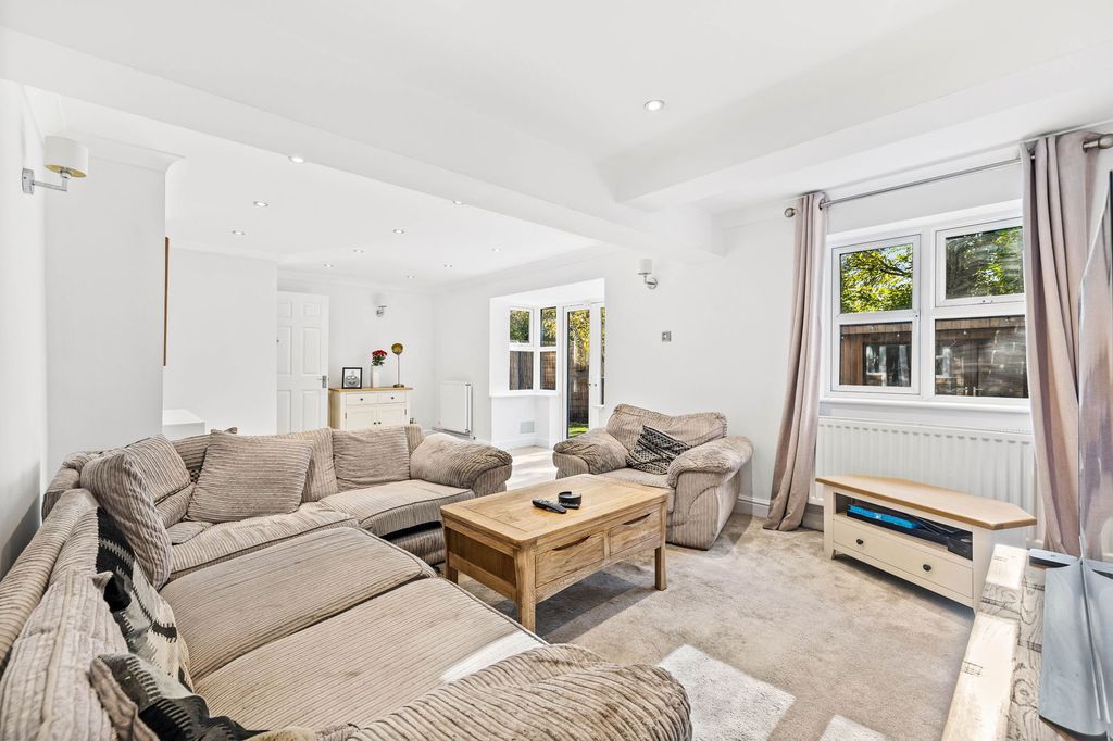 Property photo 3 of 24