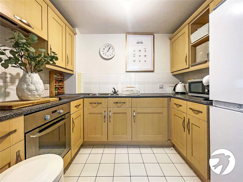 Property photo 3 of 9 Kitchen