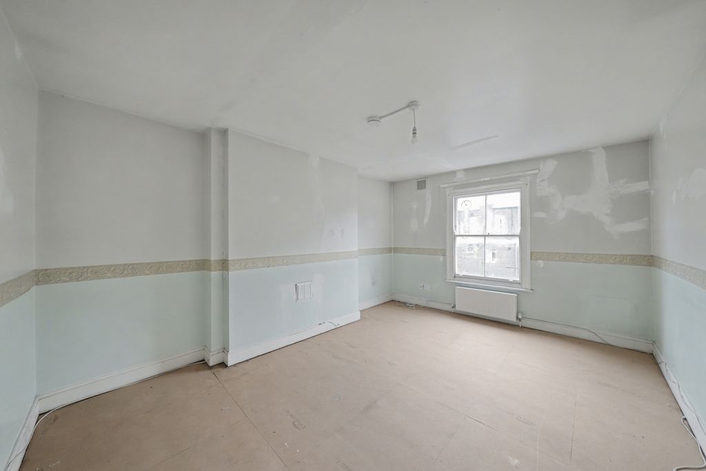 Property photo 2 of 13 Flat 19C St Lawrence Terrace, North Kensington, London, W10 5Su