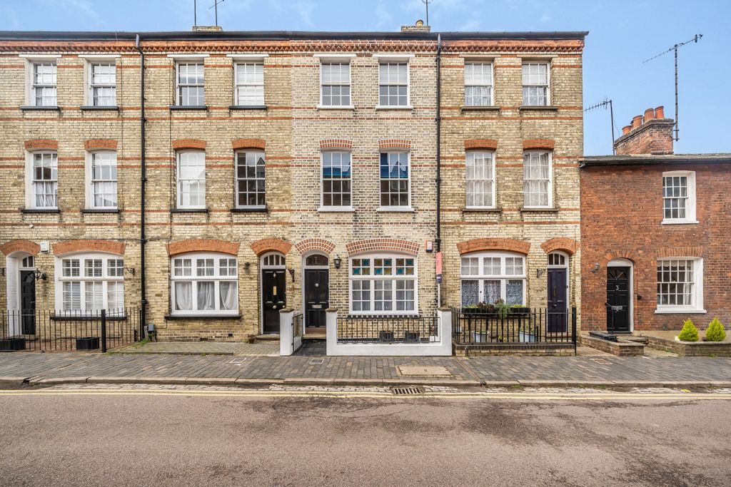 Property photo 1 of 14 External