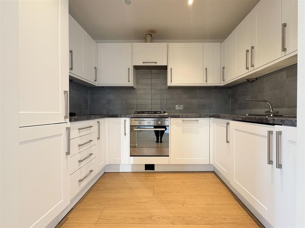 Property photo 3 of 16 Kitchen