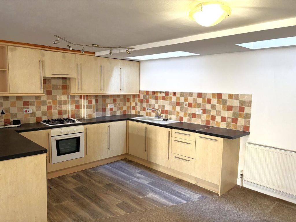 Property photo 2 of 6 Kitchen