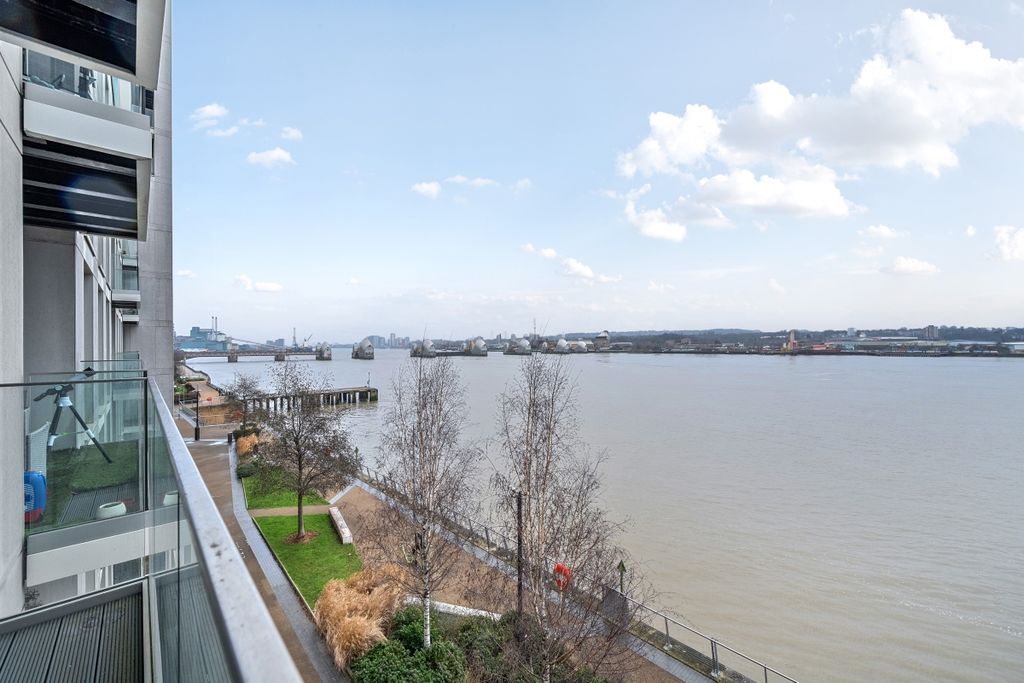 Property photo 2 of 18 1401305-2-6972763...