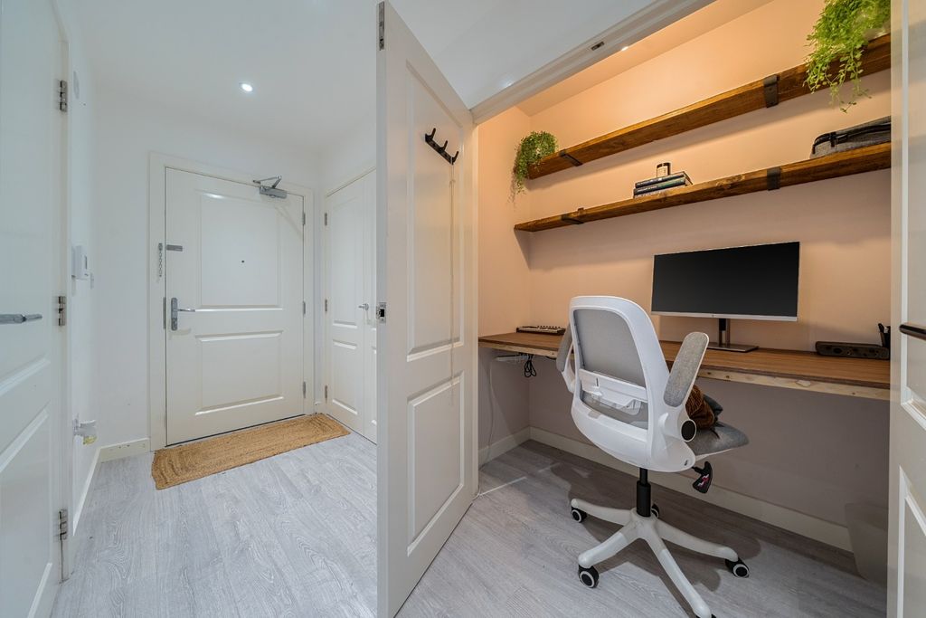 Property photo 2 of 16 4797002