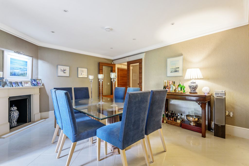 Property photo 3 of 15 Dining