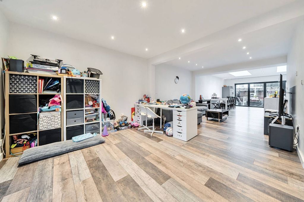 Property photo 1 of 17