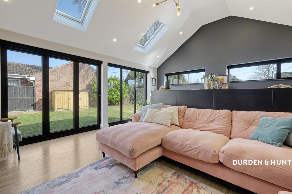 Property photo 2 of 33 Malting Green Road