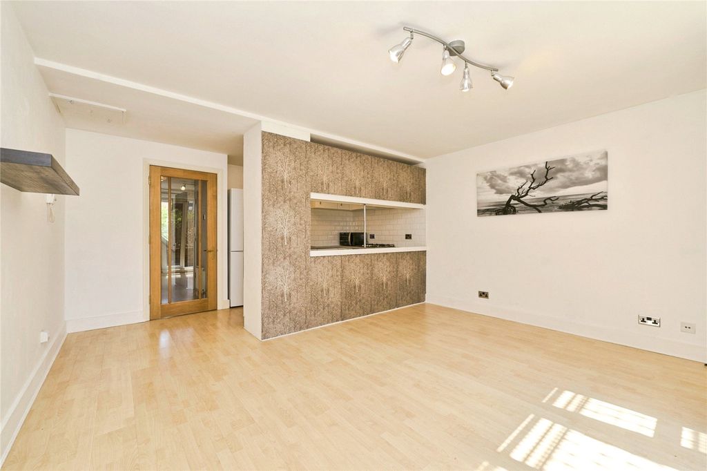Property photo 3 of 18 Picture No. 11