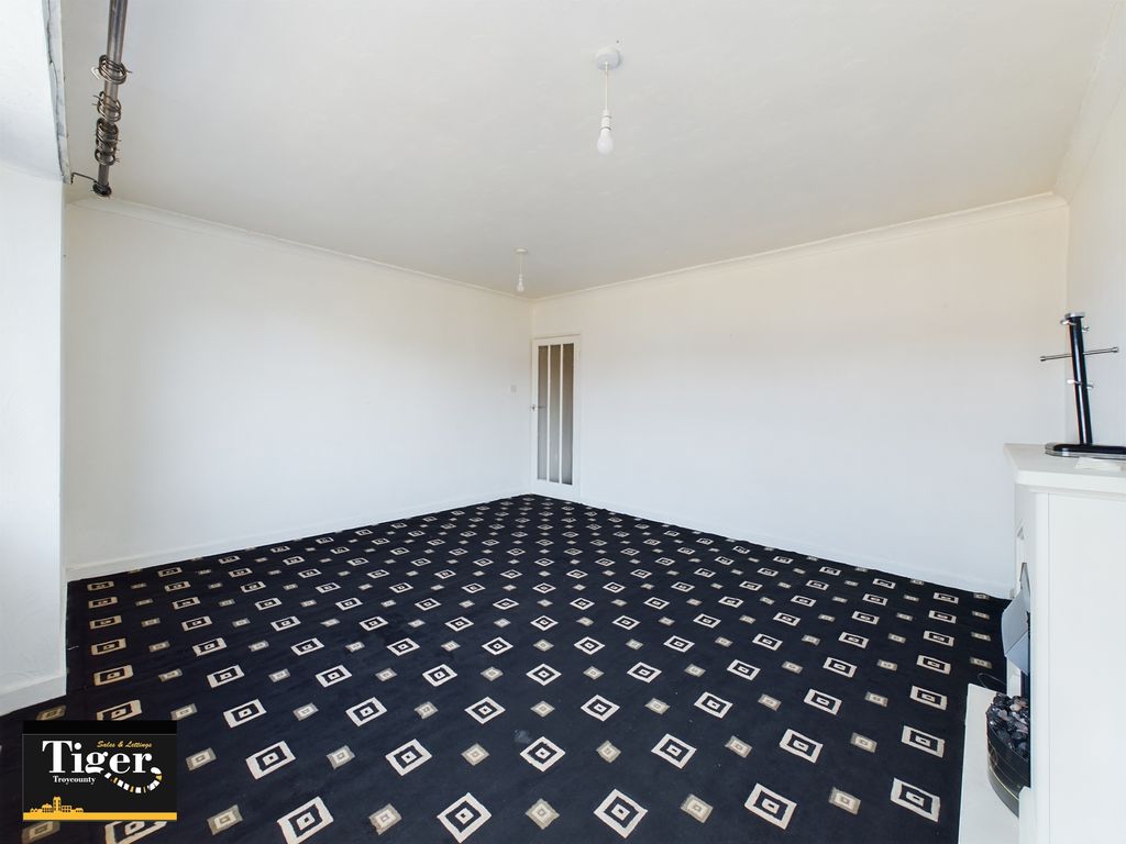 Property photo 3 of 9 Cam03440G0-Pr0121-Still002