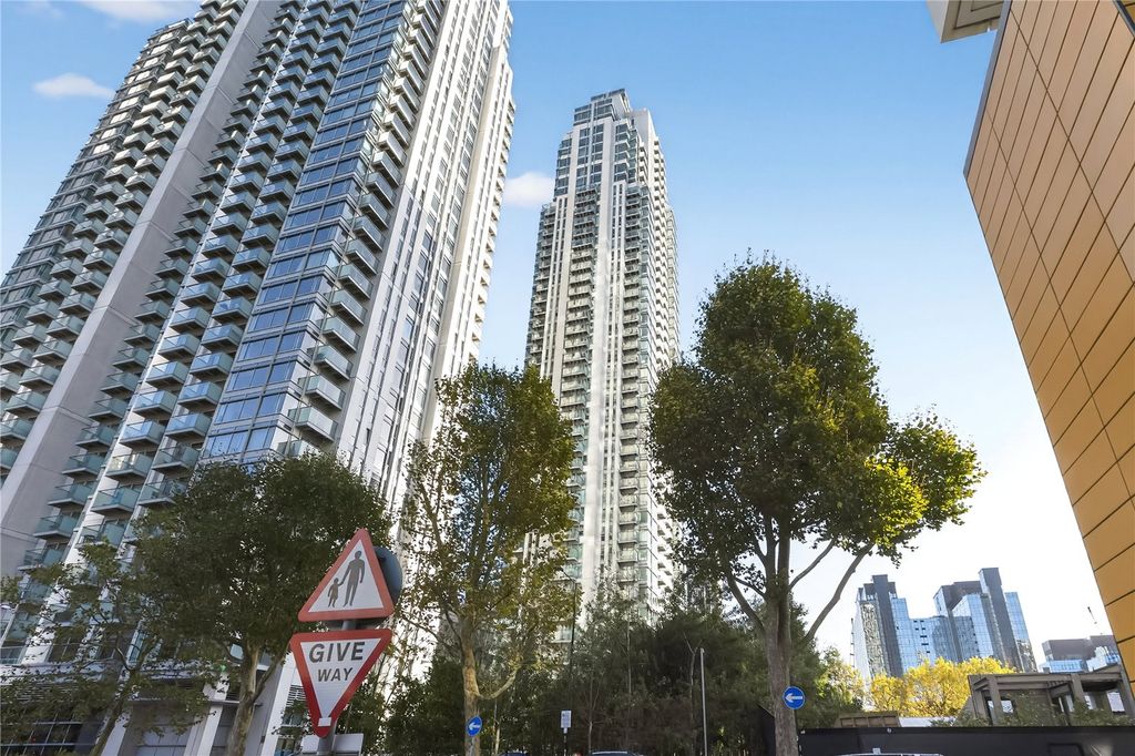 Property photo 2 of 11 Exterior