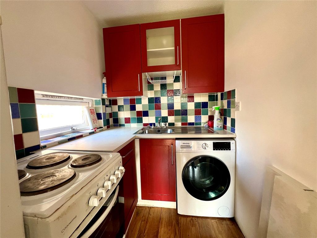 Property photo 3 of 9 Kitchen