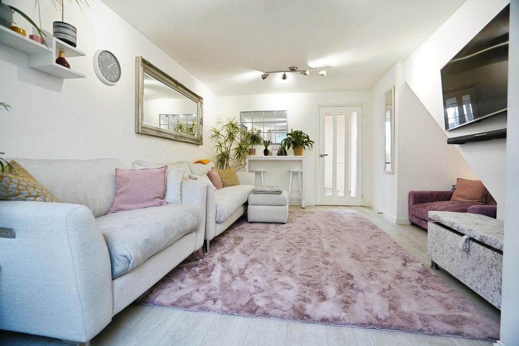 Property photo 3 of 21