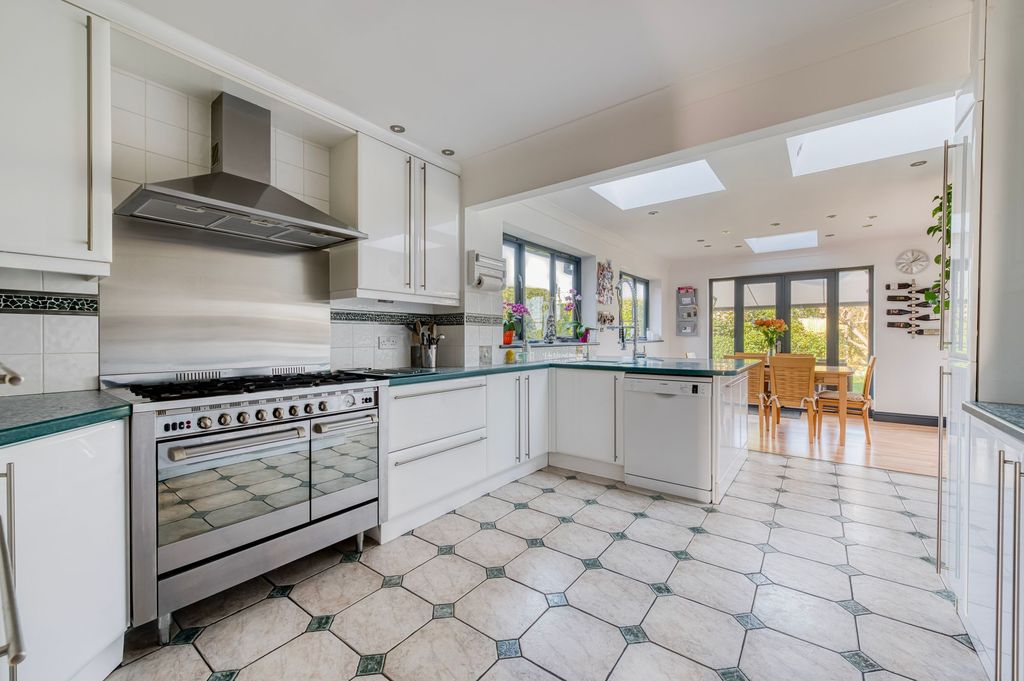 Property photo 2 of 30