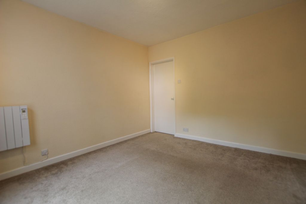 Property photo 3 of 10 Living Room