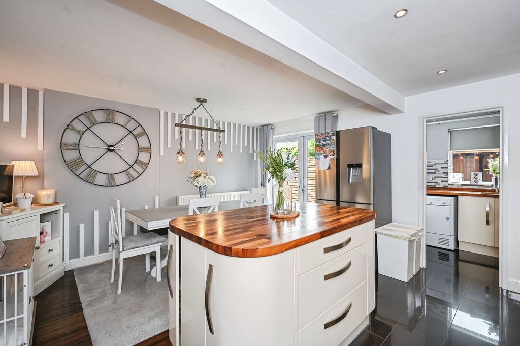 Property photo 3 of 32 Dining/Kitchen