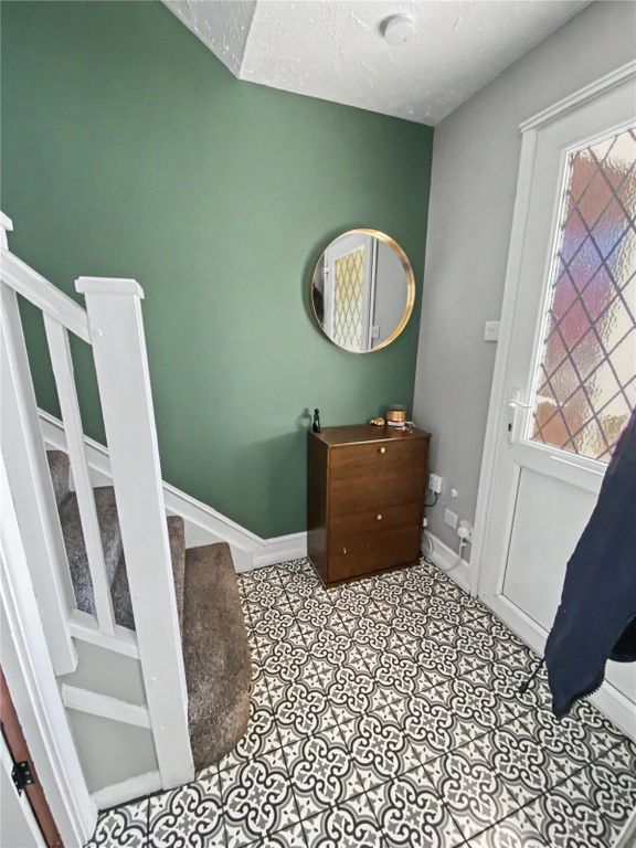 Property photo 2 of 8 Entrance Hall