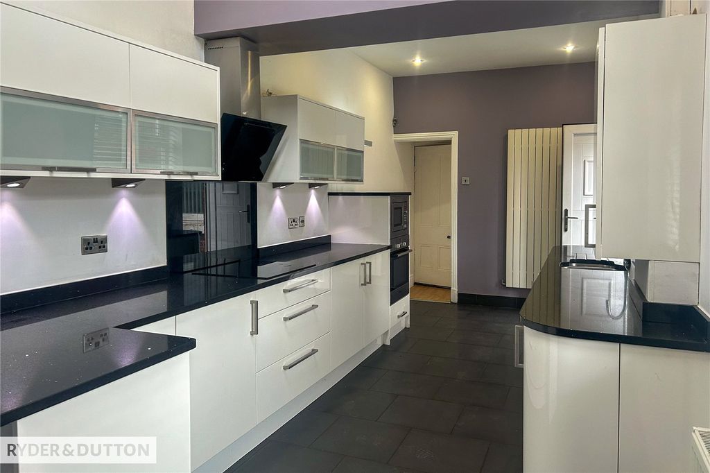 Property photo 3 of 21 Kitchen