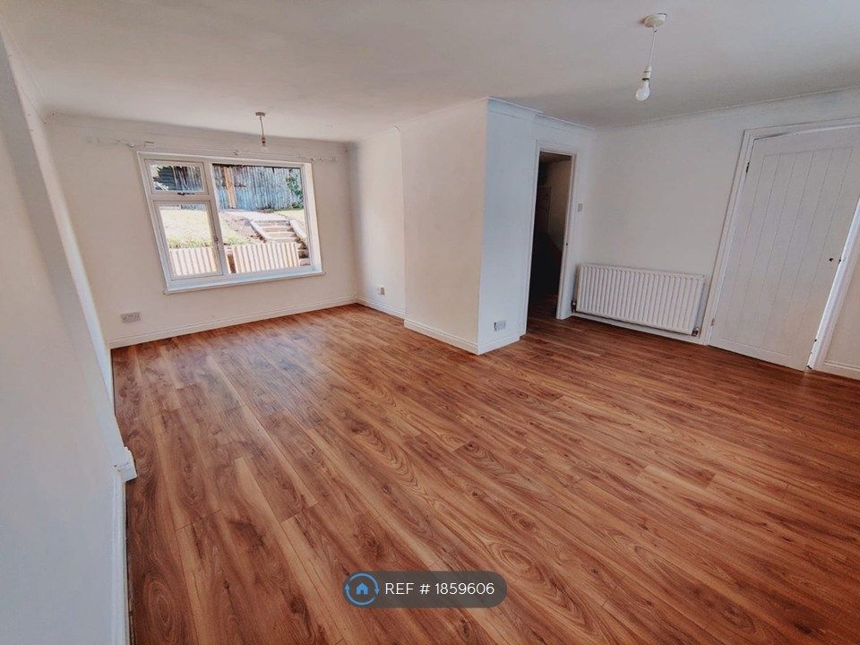 Property photo 2 of 11 Living Room