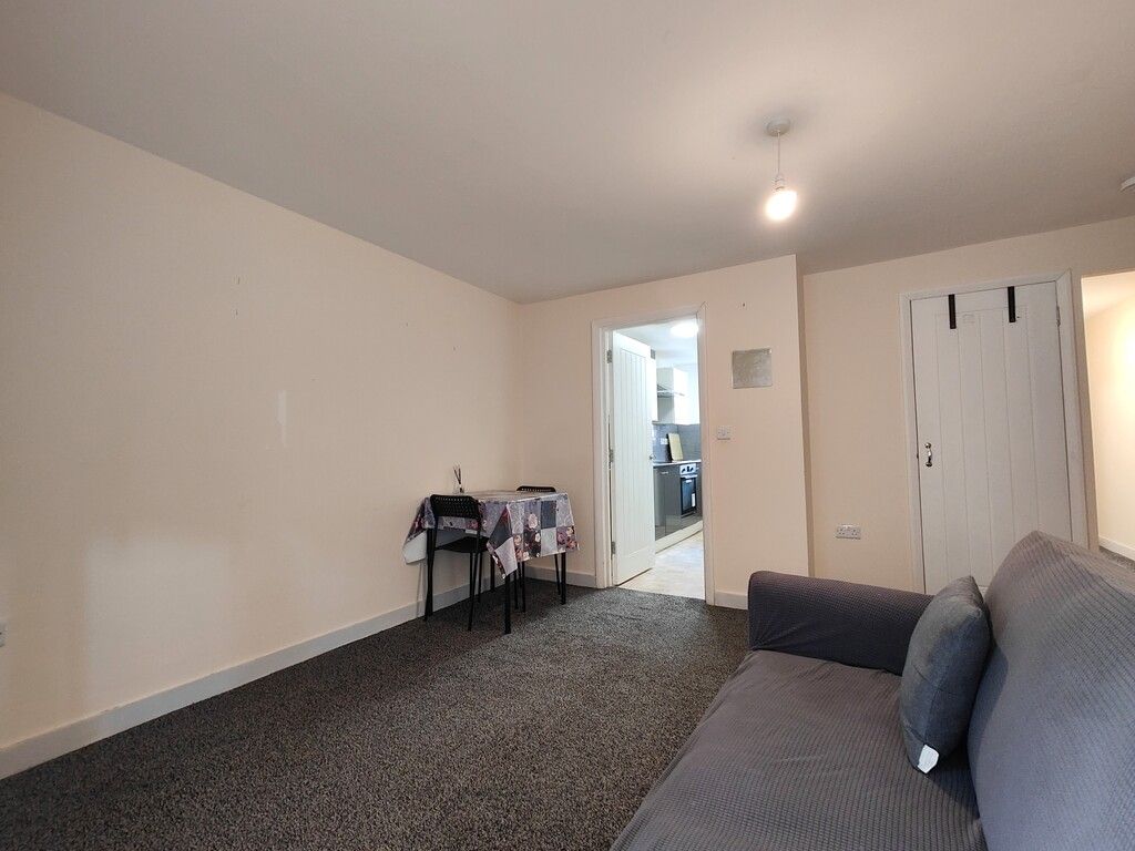 Property photo 2 of 9 108 Lettings