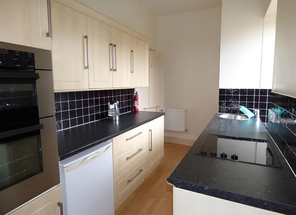 Property photo 2 of 8 Kitchen