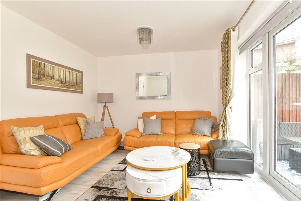 Property photo 3 of 9 Lounge