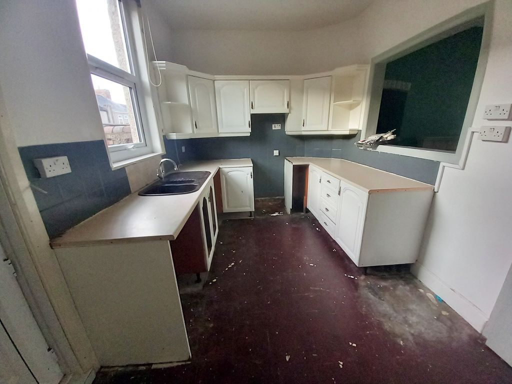 Property photo 3 of 8 Kitchen Diner