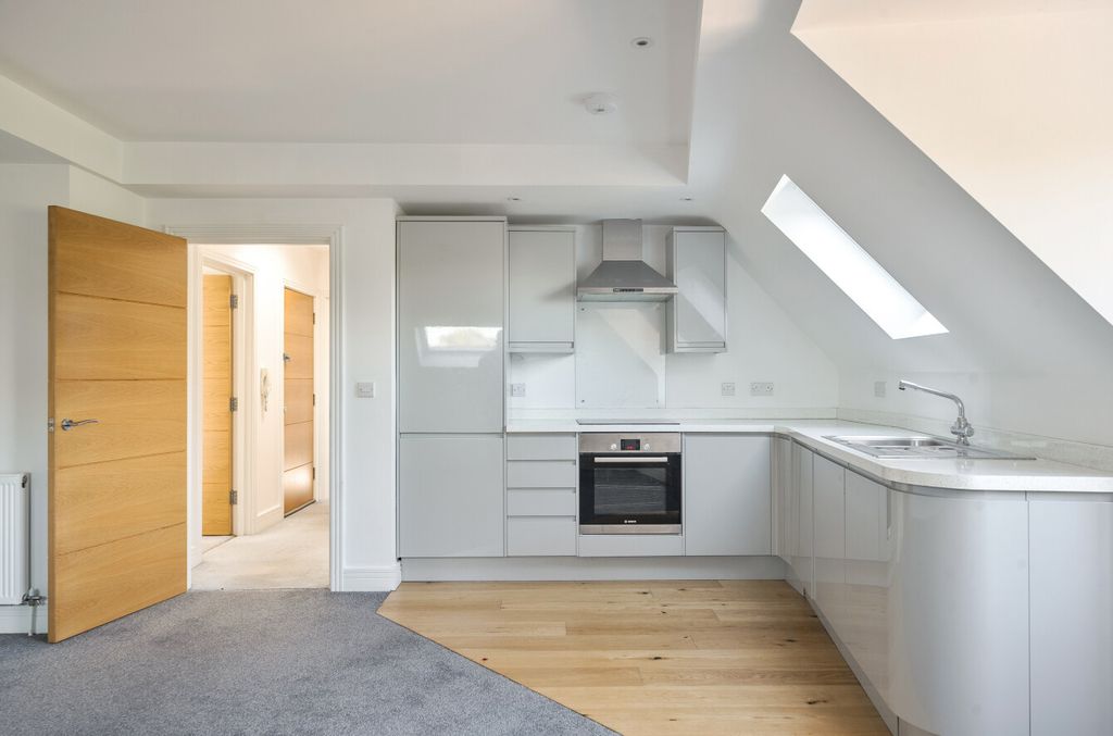 Property photo 3 of 17 1510556-7-6A8d558...
